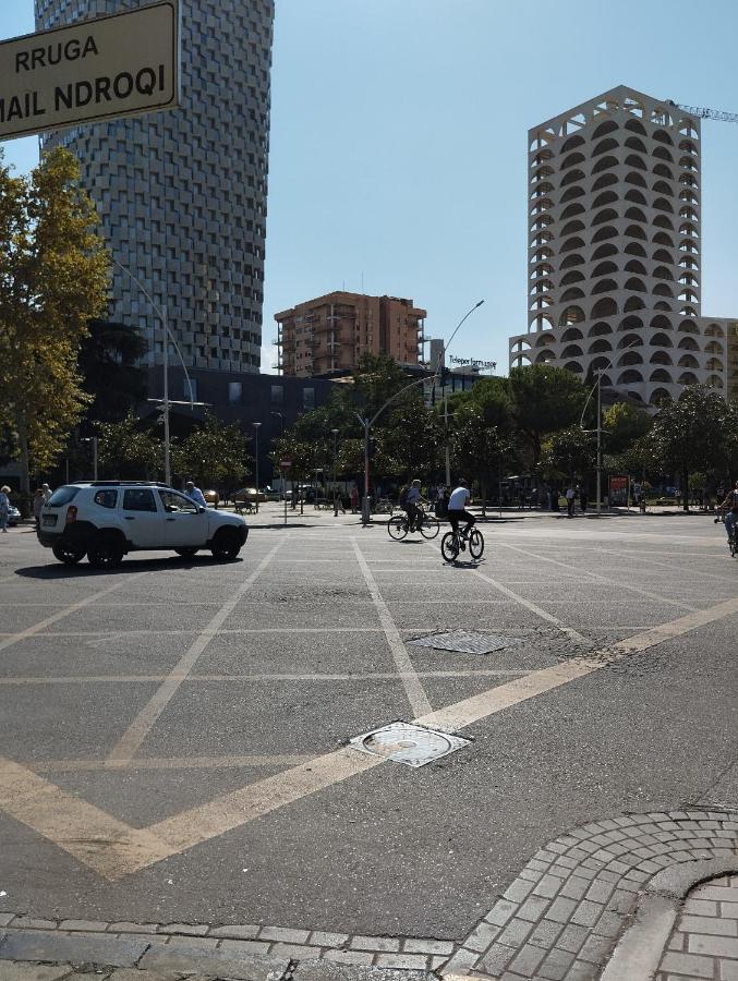 Bea City Center Apartment Tirana Exteriör bild